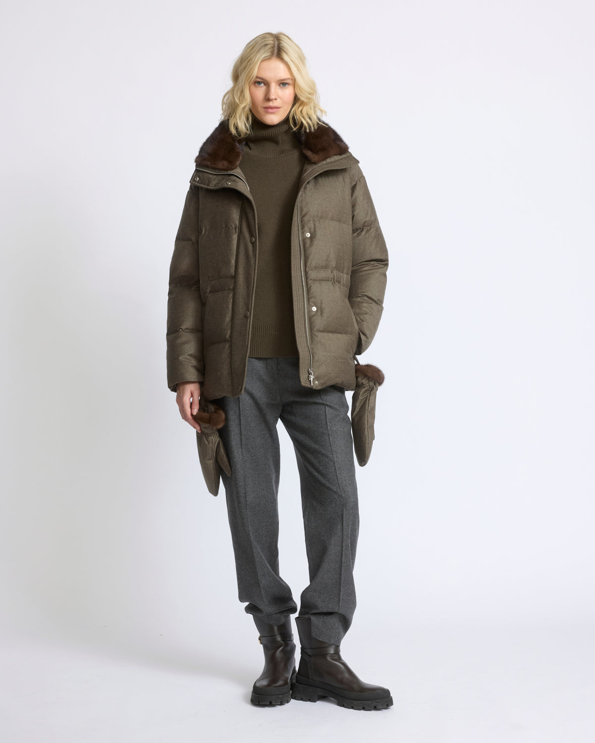 Fitted down jacket in Loro Piana flannel with mink fur collar and mittens - Yves Salomon - New Fall/Winter Collection
