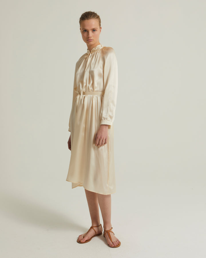 Flowing dress with long sleeves in silk satin